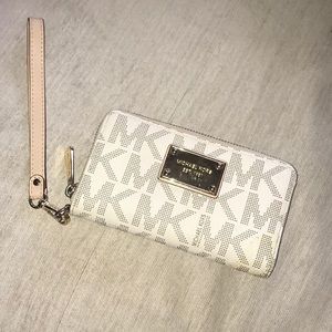 Michael Kors Wristlet Wallet